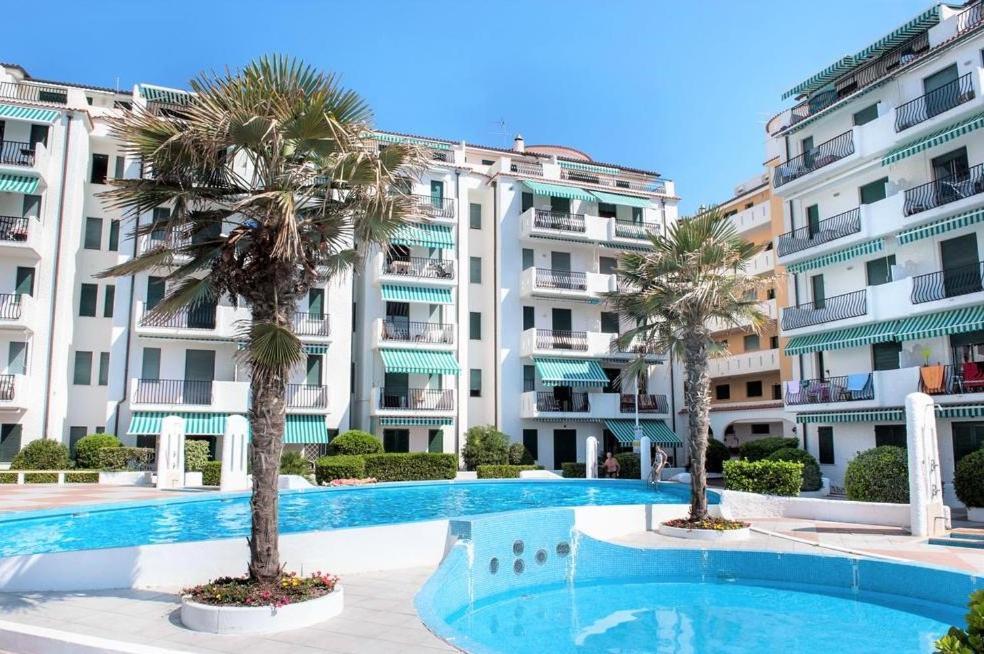 Апартаменти El Palmar Fronte Mare Лідо-ді-Єзоло Екстер'єр фото